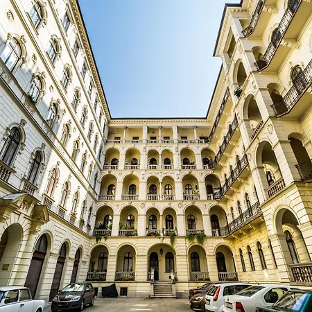 Opera Luxury Apartament *
