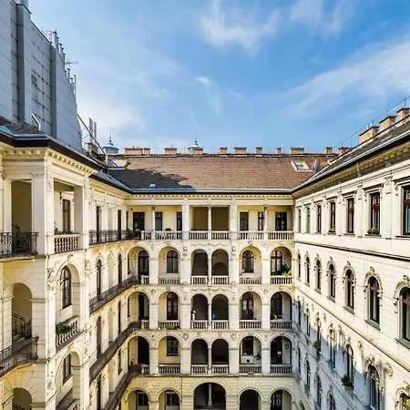 Opera Luxury * Budapest