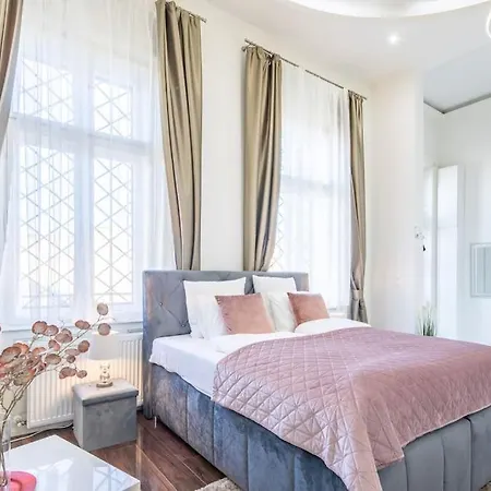 Апартаменты Opera Luxury *