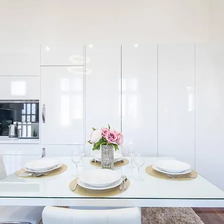 Opera Luxury Apartment *